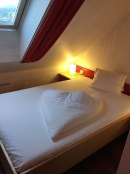 Art Hotel Binders