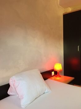 Art Hotel Binders