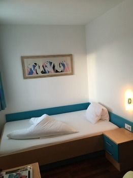Art Hotel Binders