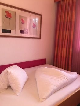 Art Hotel Binders