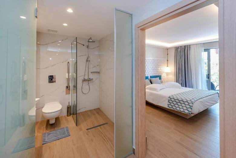 Hotel Triton
