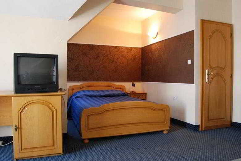 Avion Hotel