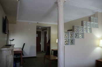 Hotel Monte Carlo Inns Barrie Suites