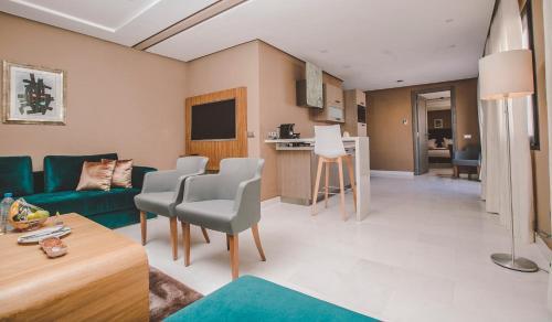 Down Town Hotel By Business & Leisure Hotels