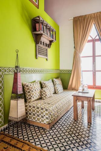 Riad Ryad Watier