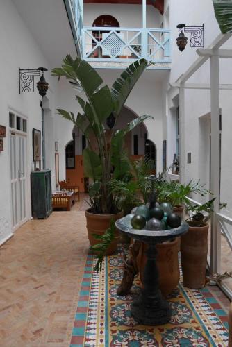 Riad Ryad Watier