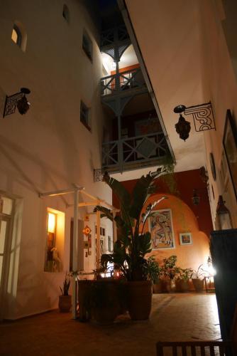 Riad Ryad Watier