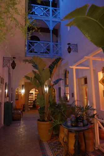 Riad Ryad Watier