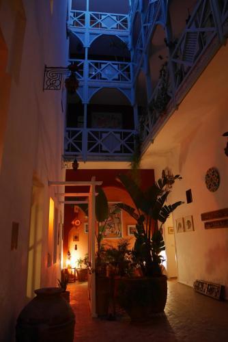 Riad Ryad Watier