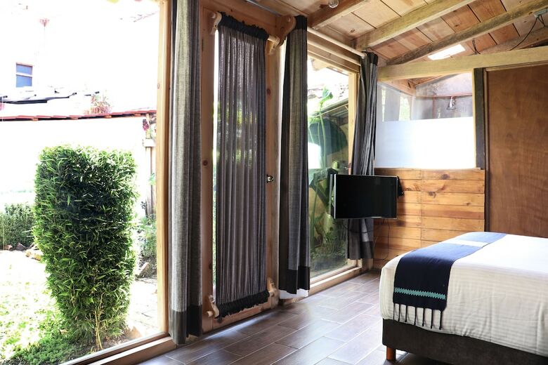 Sereno Art Hotel