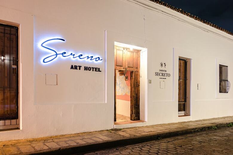 Sereno Art Hotel