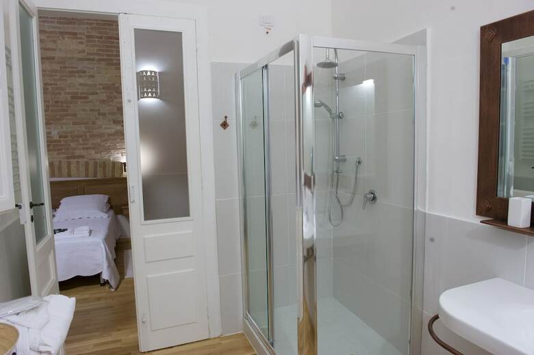 Hostal Castelletto Suites