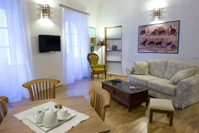 Hostal Castelletto Suites