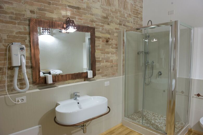 Hostal Castelletto Suites