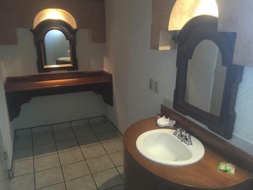 Hotel Del Sol Inn