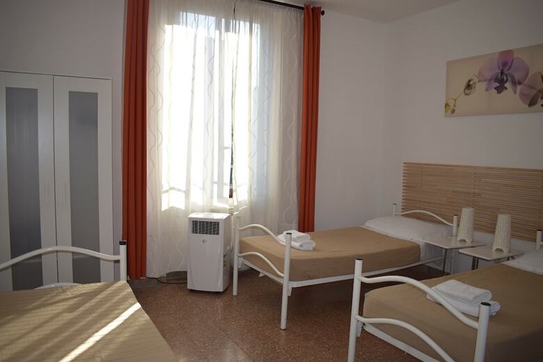 Hostal Rose Santamaria Residence