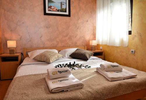 Cattaroom Apartments