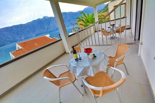 Cattaroom Apartments