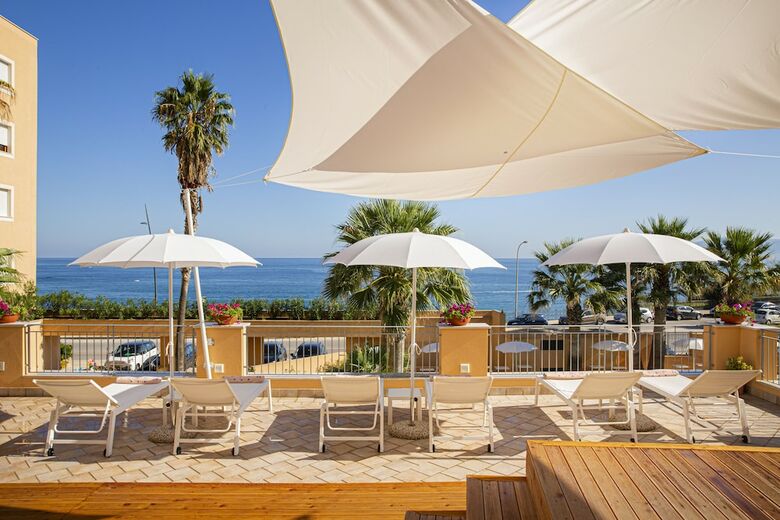 Hotel Punta Nord Est