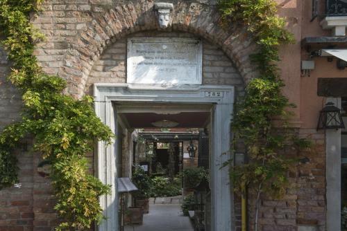 Hostal La Residenza 818