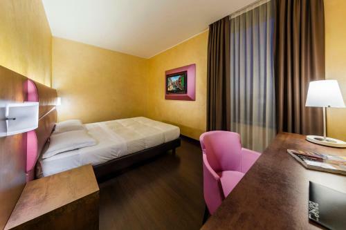 Base Hotel To Work