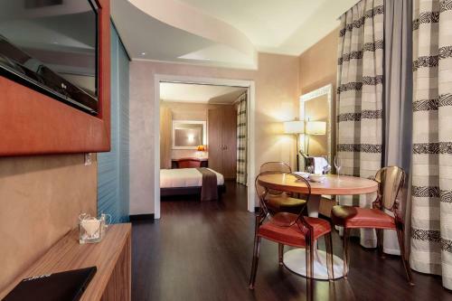 Base Hotel To Work