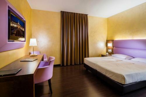 Base Hotel To Work