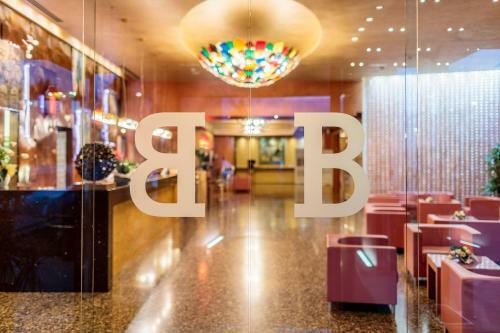 Base Hotel To Work