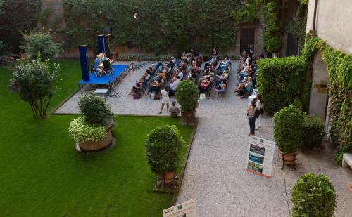Hostal Palazzo Castiglioni Luxury Suites