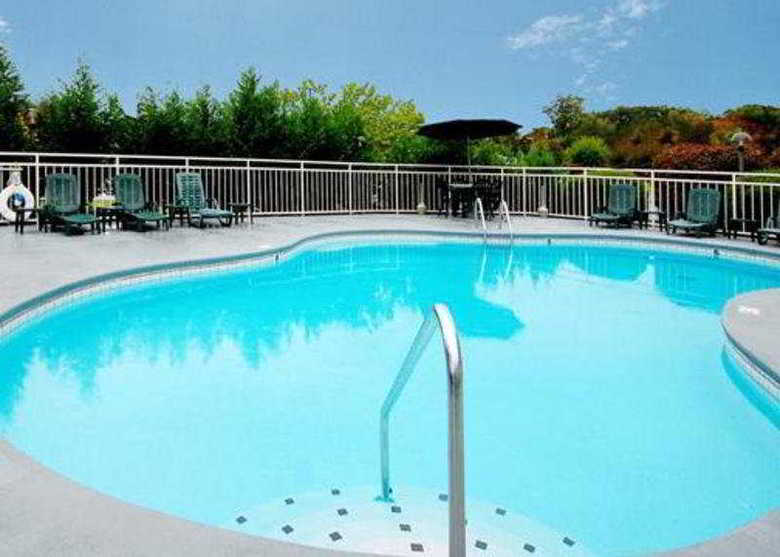 Hotel Econo Lodge Inn  And  Suites East