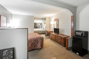 Hotel Econo Lodge Inn  And  Suites East
