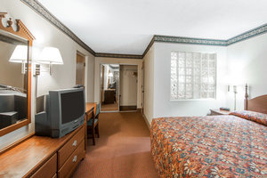 Hotel Econo Lodge Inn  And  Suites East