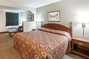 Hotel Econo Lodge Inn  And  Suites East