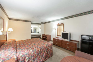 Hotel Econo Lodge Inn  And  Suites East
