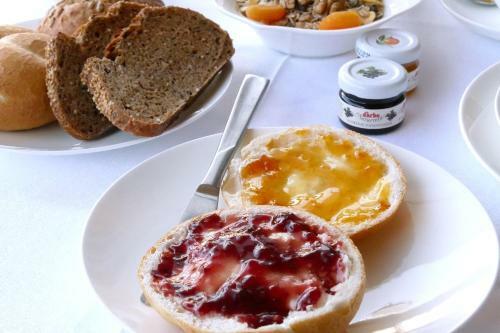 Hostal Garni Bed And Breakfast Broi