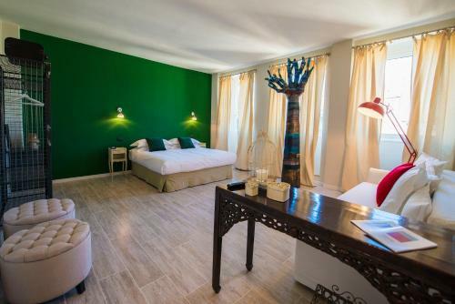 Hostal So&leo Guest House