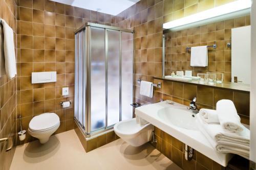 Hotel Famel�