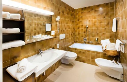 Hotel Famel�