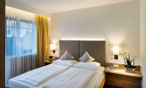 Hotel Famel�