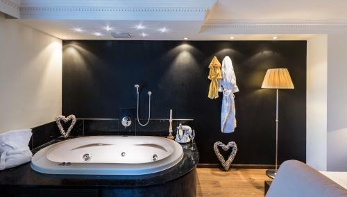 Hotel Famel�
