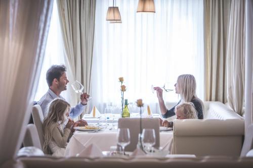 Hotel Famel�