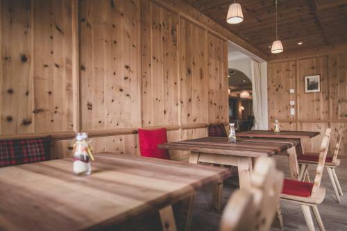 Hotel Famel�