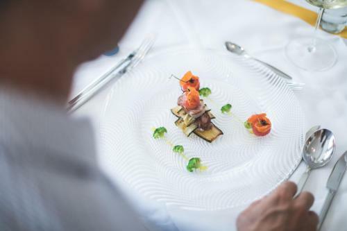 Hotel Famel�