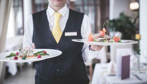 Hotel Famel�