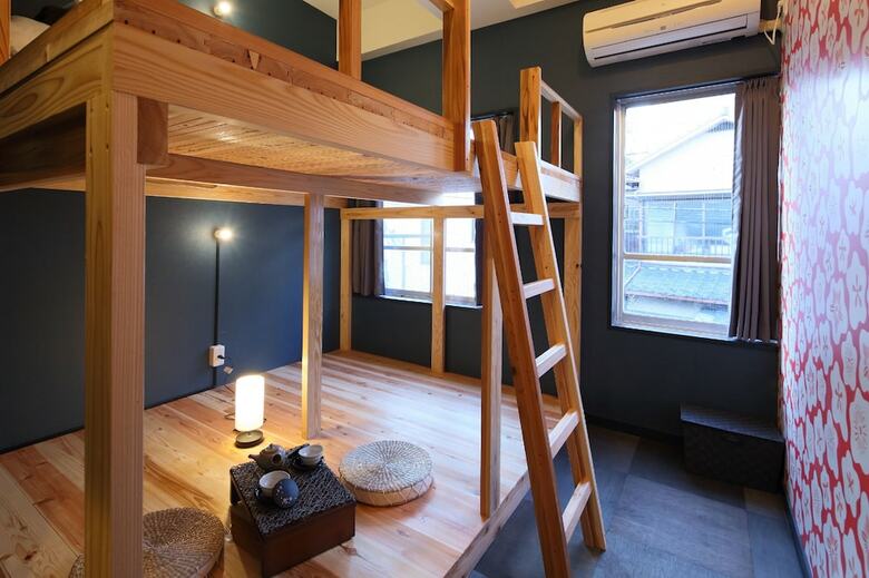 Hostal Ikidane House