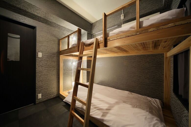 Hostal Ikidane House
