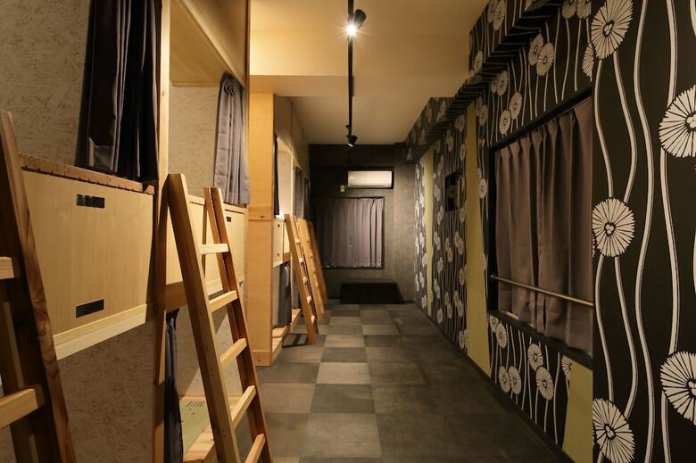 Hostal Ikidane House