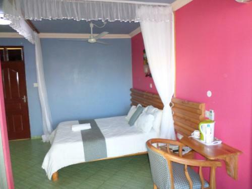 Hotel Pinebreeze Holiday Resort