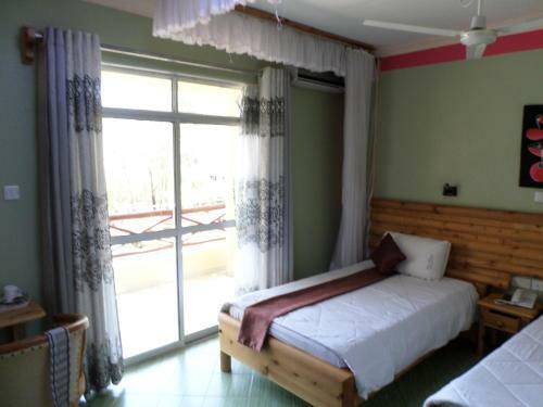 Hotel Pinebreeze Holiday Resort