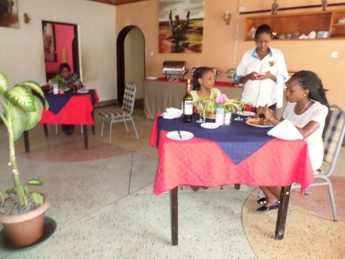 Hotel Pinebreeze Holiday Resort